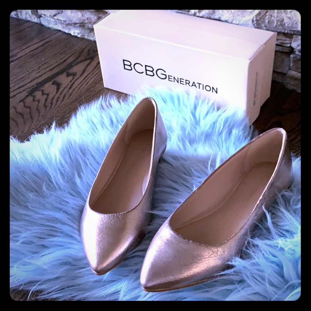 🆕BCBG Rose-gold Calf Leather Flats
